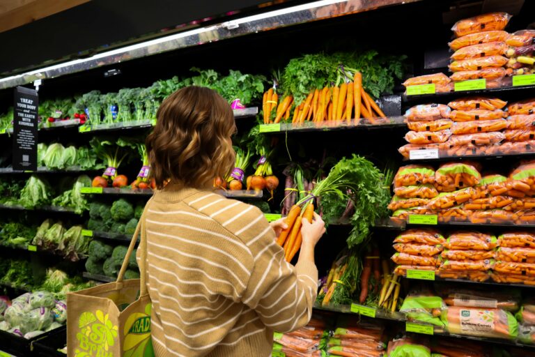 Foods to Avoid During Monsoon if You’re Over 60